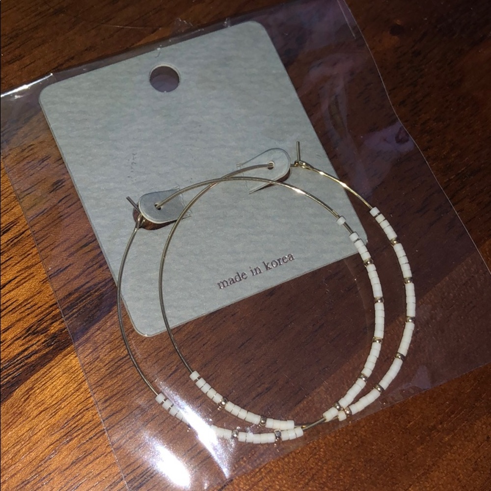 Beaded hoop earrings - white/gold - NEW!